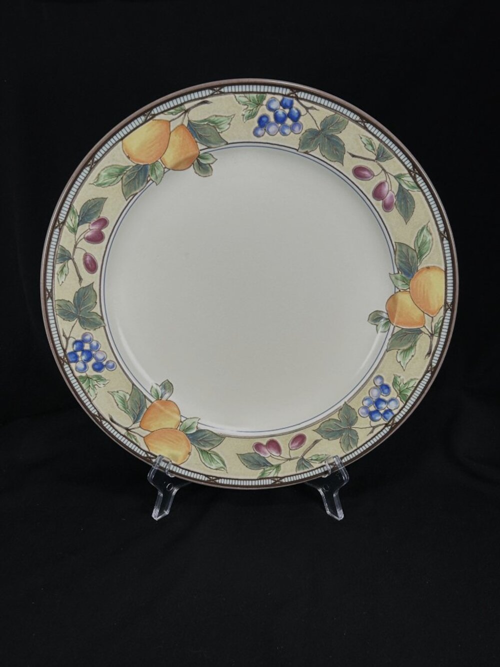 Beautiful chop plate. Mikasa Intaglio CAC29 Garden Harvest.